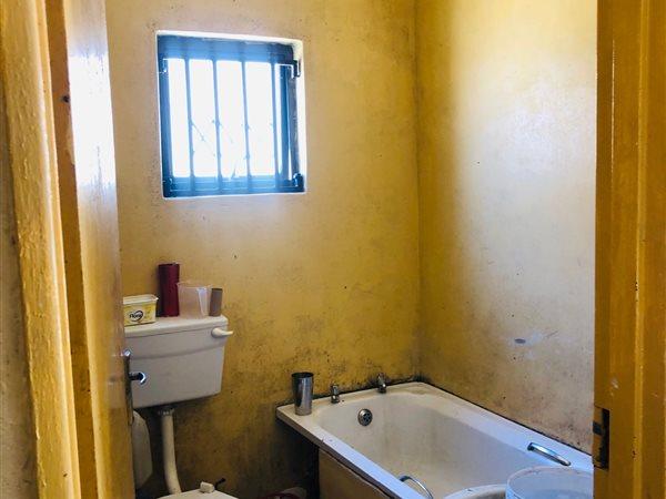 2 Bedroom Property for Sale in Umrhabulo Triangle Western Cape